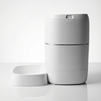 Feeder — Futterautomat für Katzen, im Einsatz zu Hause
